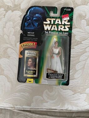 Star Wars Power of the Force Princess Leia Ceremonial Dress
Action Figure